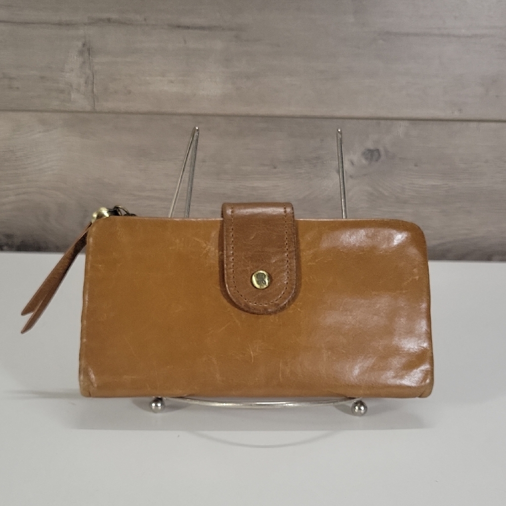 Hobo Classic Tan Leather Wallet Clutch - Women's Bag